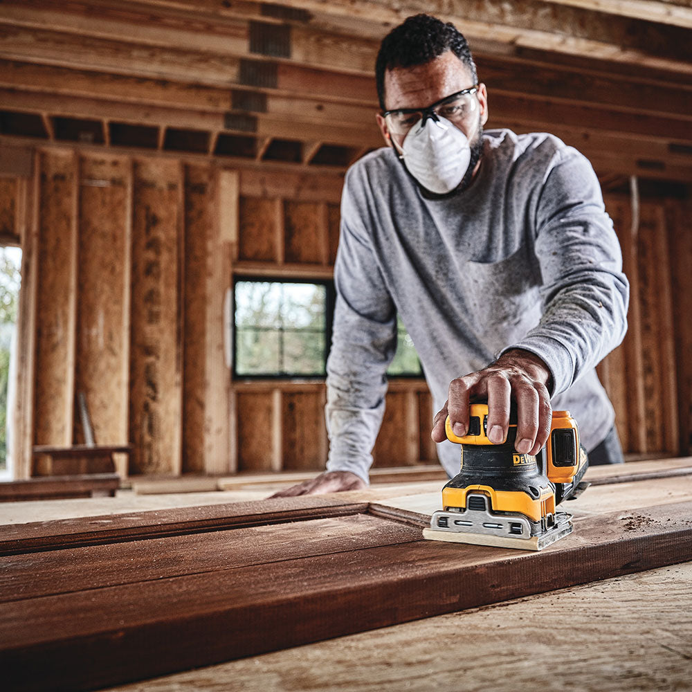 DeWalt 20V MAX XR Cordless 1/4 Sheet Variable Speed Sander Kit - DCW200D1