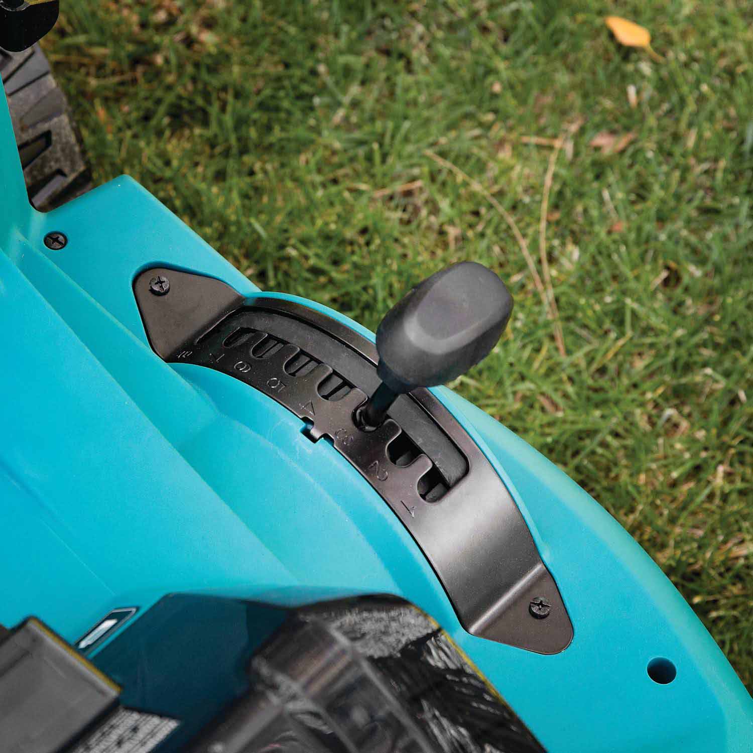 Makita 36V (18V X2) LXT® Cordless Self-Propelled 21-Inch Lawn Mower Kit for Efficient Grass Cutting