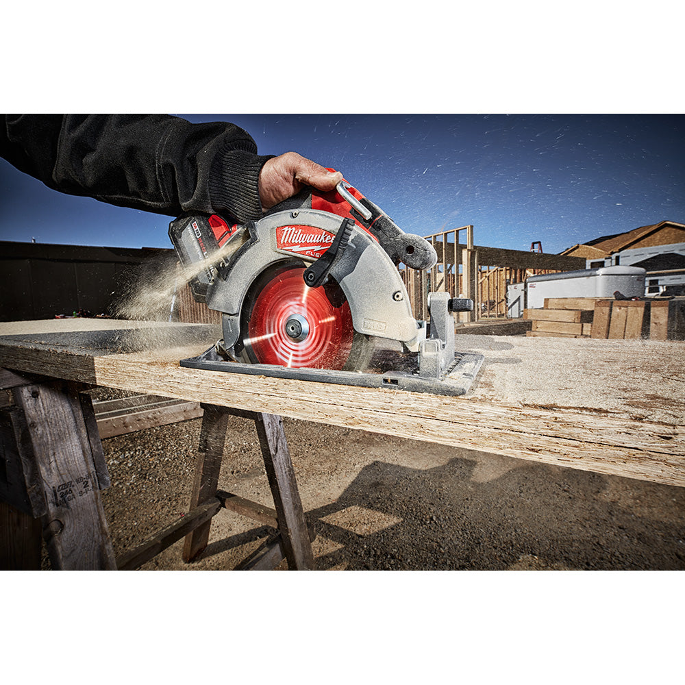 Milwaukee M18 FUEL 7-1/4 Inches High - Performance Circular Saw Kit for Carpenters, Remodelers, and General Contractors