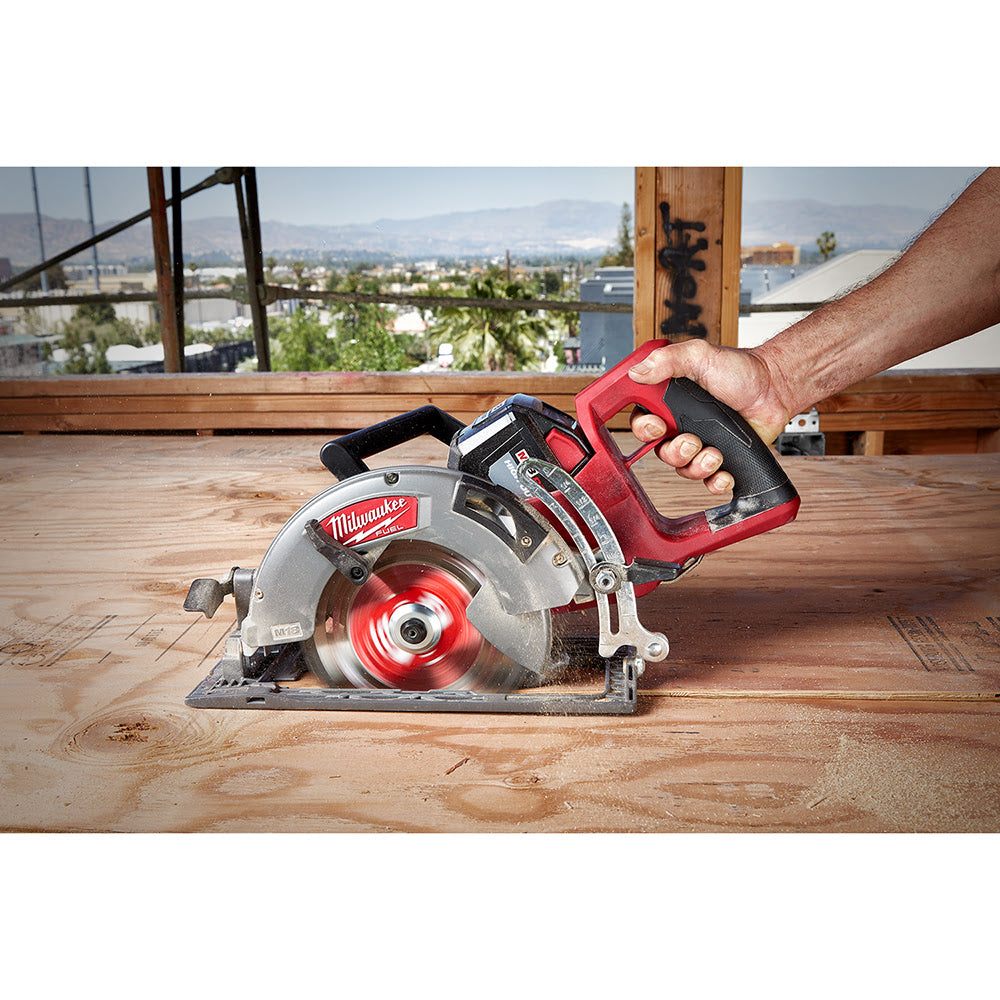 Professional-Grade Milwaukee 2830-21HD M18 FUEL Rear Handle 7-1/4 Inch Circular Saw Tool Kit for Carpenters, Remodelers, and Contractors